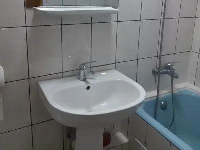 interior baie cu cada garsoniera inchiriere Sector 2 Bucuresti